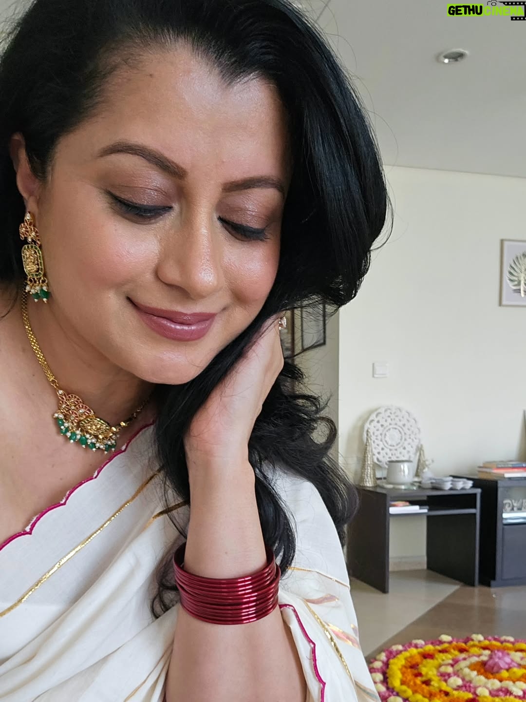 Reenu Mathews - 5.1K Likes - Saree - my daily dose of Elegance ♥️