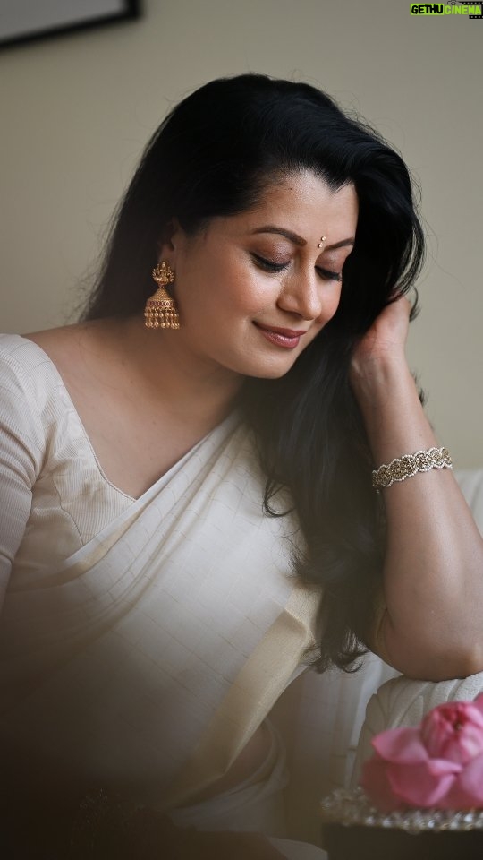 Reenu Mathews - 8.1K Likes - Ellavarkum Hridayam Niranja Onashamsakal ♥️🌼🌸🏵

#reelswithreenu 
#onam2025 
#onamindubai
