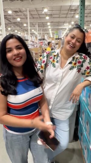 Reenu Mathews Instagram - ഇന്ന് ഞാൻ Costco യിൽ വന്നത് ഒറ്റക്കല്ല കേട്ടോ.
#costco #costcoshopping #lunchtime #backyard