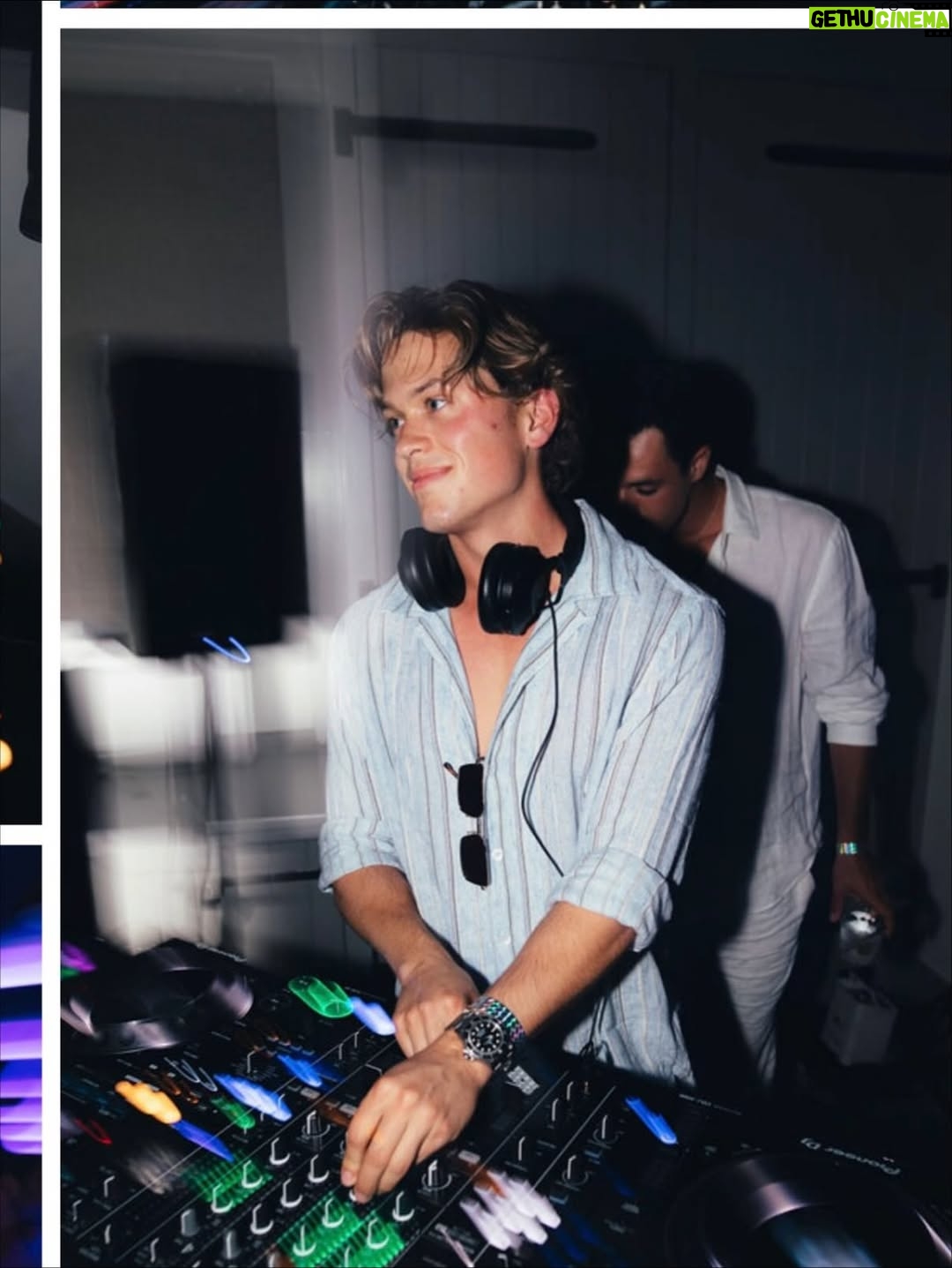 Reese Witherspoon - 360.6K Likes - Happy 22 to my wonderful son @deaconphillippe ! 💫I love you so much, buddy 🧡🧡🧡