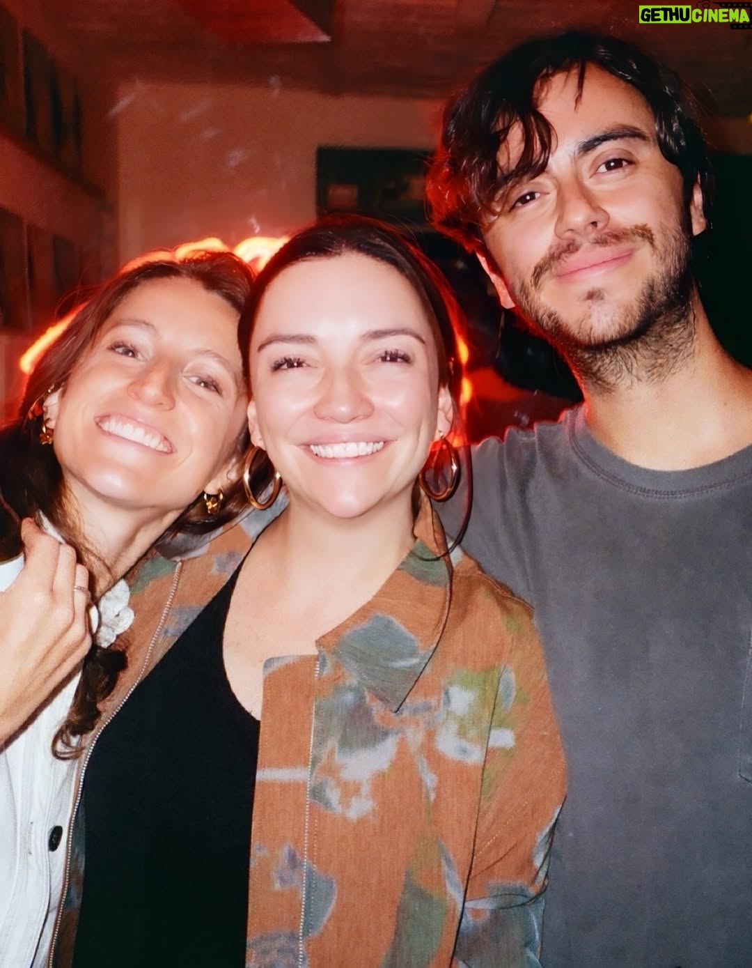 Regina Blandón - 36.2K Likes - Feliz cumpleaños, @blndn 😎
Que siempre haya música y risa y baile y todo de lo que das. Qué suerte ser tu hermana.