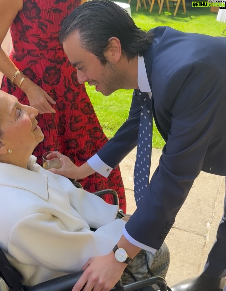 Regina Blandón - 36.2K Likes - Feliz cumpleaños, @blndn 😎
Que siempre haya música y risa y baile y todo de lo que das. Qué suerte ser tu hermana.
