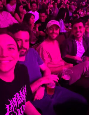 Regina Blandón Instagram - Feliz cumpleaños, @blndn 😎
Que siempre haya música y risa y baile y todo de lo que das. Qué suerte ser tu hermana.