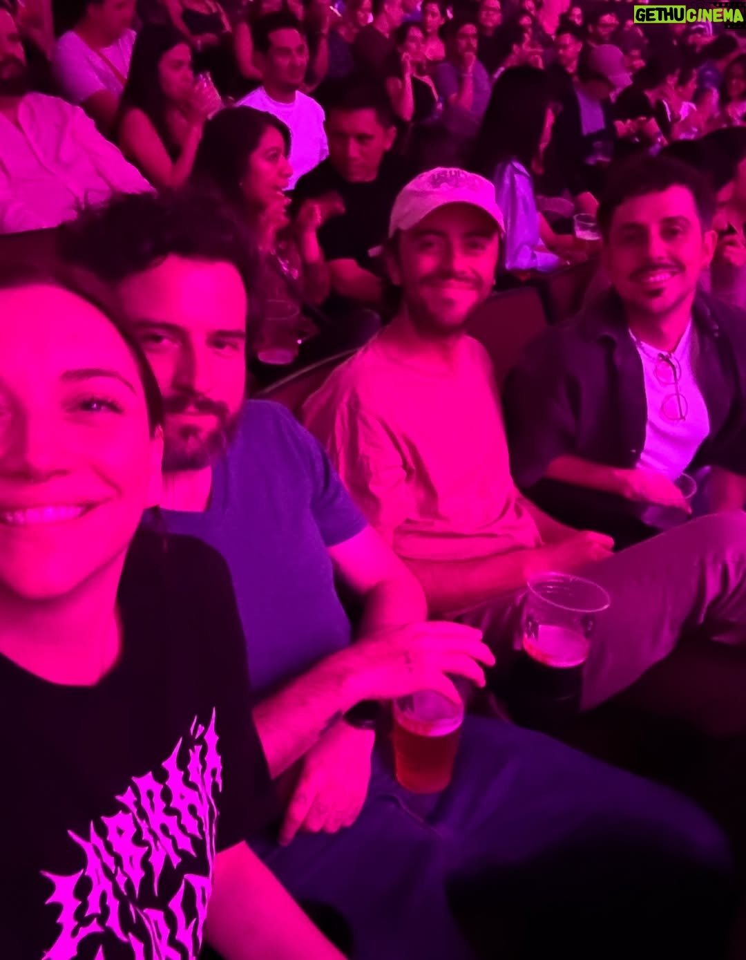 Regina Blandón - 36.2K Likes - Feliz cumpleaños, @blndn 😎
Que siempre haya música y risa y baile y todo de lo que das. Qué suerte ser tu hermana.
