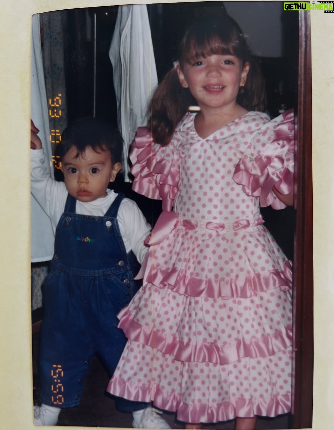 Regina Blandón - 36.2K Likes - Feliz cumpleaños, @blndn 😎
Que siempre haya música y risa y baile y todo de lo que das. Qué suerte ser tu hermana.