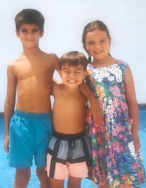 Regina Blandón Instagram - Feliz cumpleaños, @blndn 😎
Que siempre haya música y risa y baile y todo de lo que das. Qué suerte ser tu hermana.