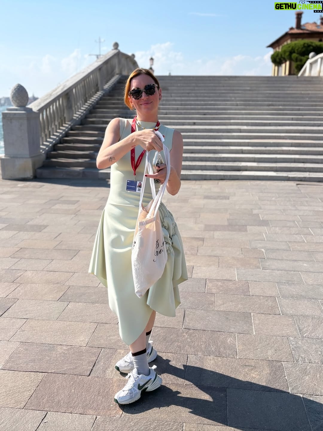 Regina Blandón - 35.7K Likes - EsketengomuchasfotosdecuandofuimosalláaVeneciaperdón