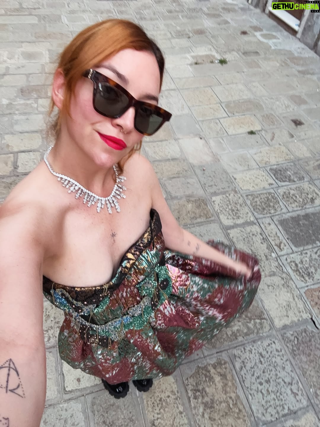Regina Blandón - 35.7K Likes - EsketengomuchasfotosdecuandofuimosalláaVeneciaperdón