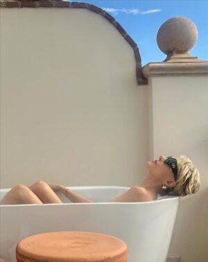 Renata Litvinova Instagram - holidays before the tour каникулы перед гастролями