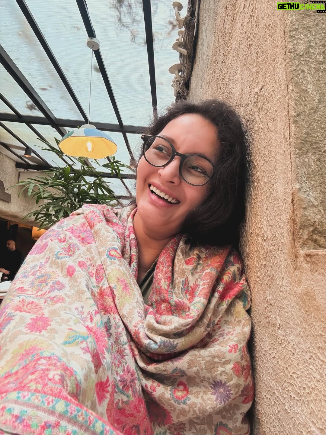 Renu Desai - 69.9K Likes - Through the folds of time 
A smile emerges 
Laced with hope and credence
A lowered gaze
Stumbles upon a treasure 
Buried laughter and radiance
Filling an abysmal void 
healing a desolate soul 
- me and my thoughts on healing🧡