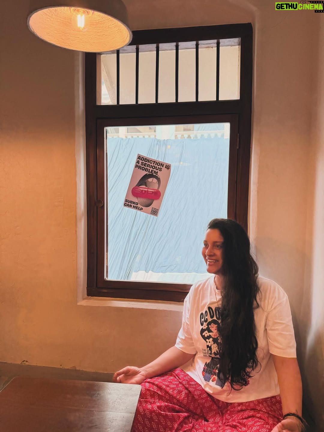 Renu Desai - 69.9K Likes - Through the folds of time 
A smile emerges 
Laced with hope and credence
A lowered gaze
Stumbles upon a treasure 
Buried laughter and radiance
Filling an abysmal void 
healing a desolate soul 
- me and my thoughts on healing🧡