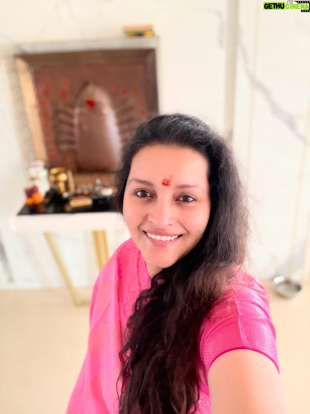 Renu Desai - 258.7K Likes - Meeku mee kutumba sabhyulaky Vijaya Dashami shubhakankshalu🧡🙏