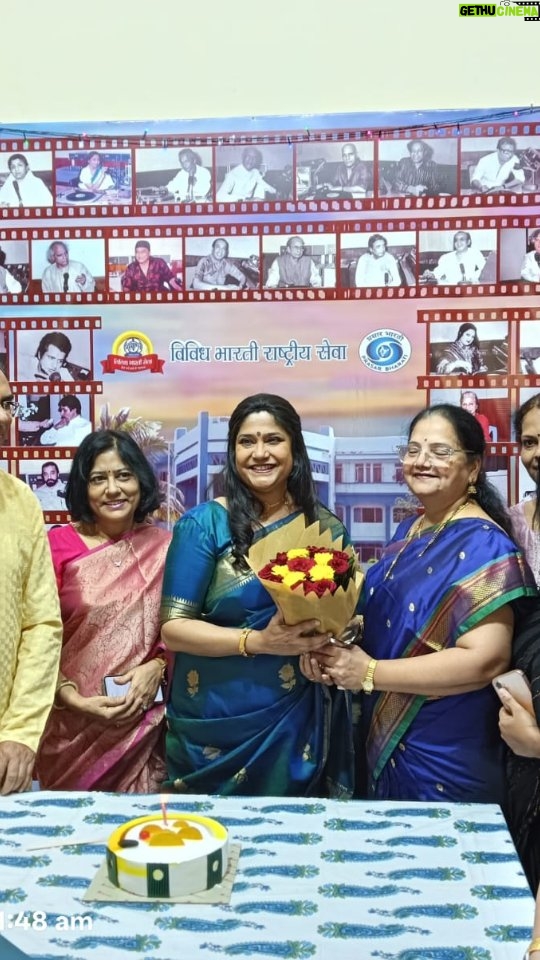 Renuka Shahane - 4.9K Likes - कल ३ ओक्टोबर को विविध भारती की स्थापना होकर ६८ वर्ष पूरे हुए. इस उपलक्ष्य मैं मुझे विविध भारती के स्थापना दिवस के अमूल्य जश्न का हिस्सा होने का सौभाग्य प्राप्त हुआ. विविध भारती से जुडी अन्मोल यादें, मेरे जीवन से जुडी अनगिनत बातें और बहतरीन गानों का सिलसिला  विविध भारती के स्टूडियो में यूनुसजी द्वारा खूबसूरती से संचालित किया गया। विविध भारती के सभी प्रतिभाशाली संचालकों से मिलकर, उनके प्यार और सम्मान को प्राप्त करके मैं गदगद हुई. विविध भारती के उन सभी मेज़बानों को मेरा प्रणाम और हार्दिक शुभकामनाएं. 
#vividhbharti #nostalgia #radioshow 
@yunuskhan_vividhbharati @radiosakhi @__.vividhbharti.__ 😊🙏🏽🙏🏽❤️
