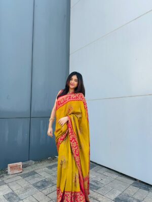 Ria Pednekar Instagram - The phool you’ve been looking for👀🌹?
.
.
.
.
.
#riaans#riapednekar03#ootd#instagram#instagood#outfitinfo#trending#trend#photography#instadaily#igdaily#contentcreator#viral#riapednekar#foryoupage#foryou#fashionblogger#differentperspective#keeploving#keepsupporting#explore#explorepage#fashioninsta#instamood#influencer#creator#loveyall#kbye#saree