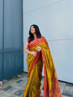 Ria Pednekar Instagram - The phool you’ve been looking for👀🌹?
.
.
.
.
.
#riaans#riapednekar03#ootd#instagram#instagood#outfitinfo#trending#trend#photography#instadaily#igdaily#contentcreator#viral#riapednekar#foryoupage#foryou#fashionblogger#differentperspective#keeploving#keepsupporting#explore#explorepage#fashioninsta#instamood#influencer#creator#loveyall#kbye#saree