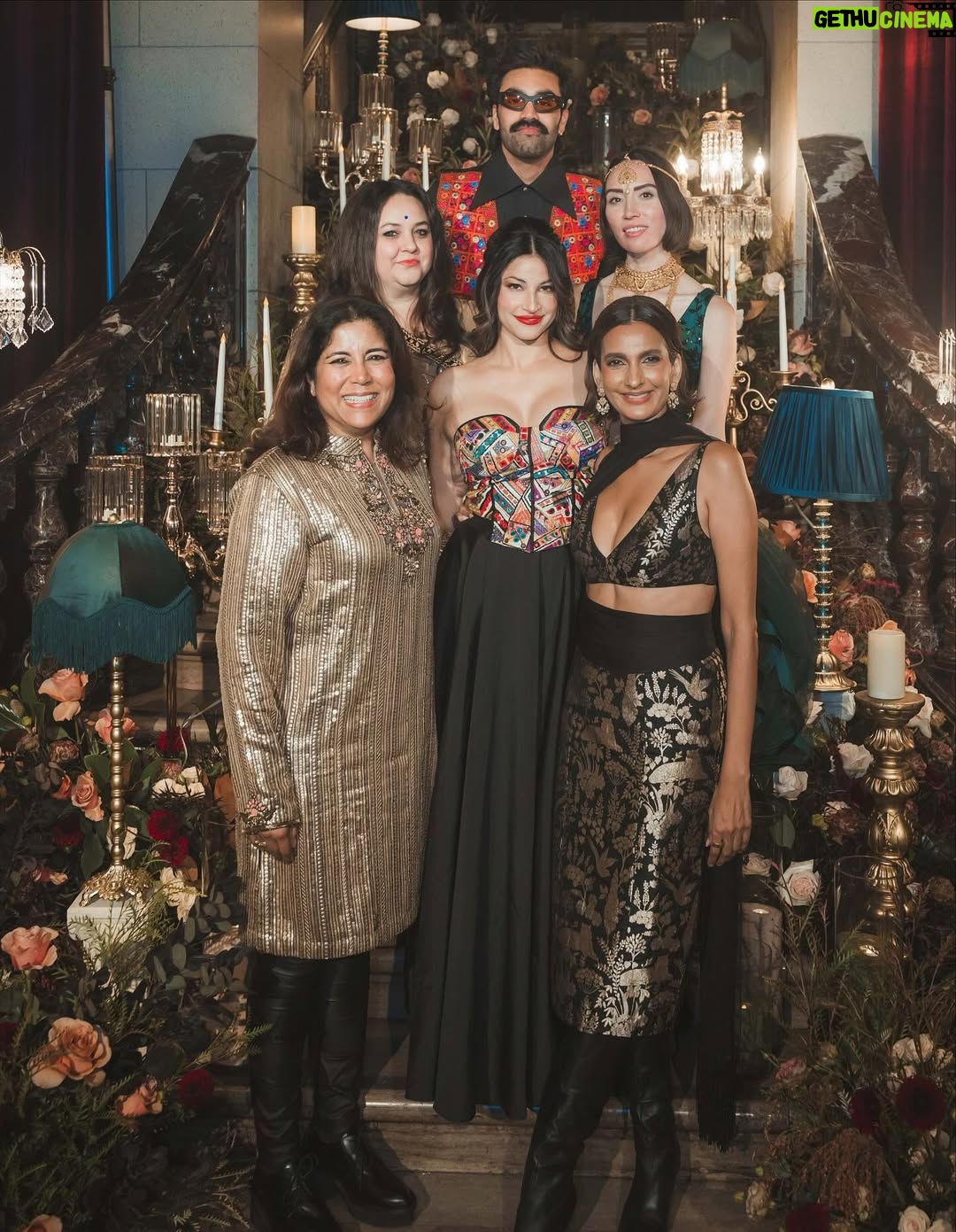 Richa Shukla Moorjani - 76.7K Likes - Thank you @lilly for giving us this gift of togetherness and unfiltered joy every year on Diwali ✨ 

Outfit @saakshakinni (@elevate_promotions )
Heels @aprajitatoorofficial 
Makeup @the_face_couture 
Hair @beautybynic 
Photos (1-5) @reelinitiative 
Photos ( 6-9) @mdanielsphoto