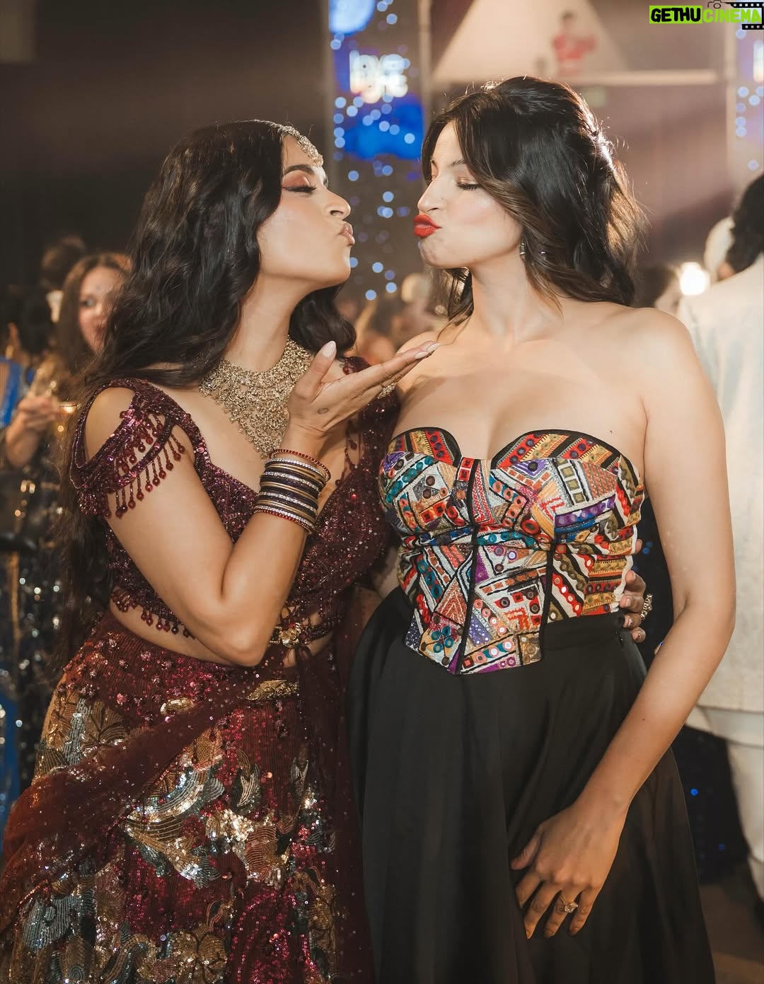 Richa Shukla Moorjani - 76.7K Likes - Thank you @lilly for giving us this gift of togetherness and unfiltered joy every year on Diwali ✨ 

Outfit @saakshakinni (@elevate_promotions )
Heels @aprajitatoorofficial 
Makeup @the_face_couture 
Hair @beautybynic 
Photos (1-5) @reelinitiative 
Photos ( 6-9) @mdanielsphoto
