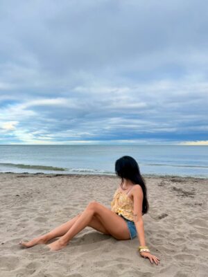Ridhie Mehta Instagram - Salty toes & Summer glow🌞🍋