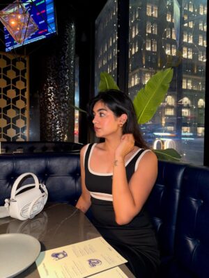Ridhie Mehta Instagram - Serving looks, love & cocktails @cktl.co 🍸✨

#toronto