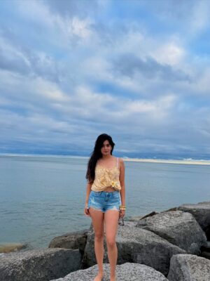Ridhie Mehta Instagram - Salty toes & Summer glow🌞🍋