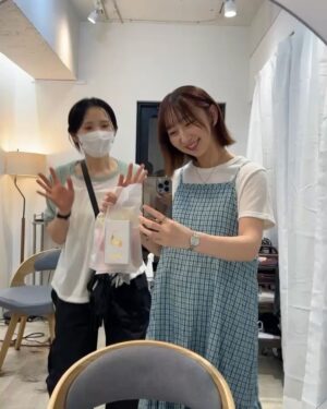 Riho Iida Instagram - 🧡🩵

ウェイキーと幹葉ちゃん @kanbajyanaiyo に影響を受けて
オレンジ気分🐻🍊

素敵に仕上げていただきありがとうございましたっ

@yasugi_eriko