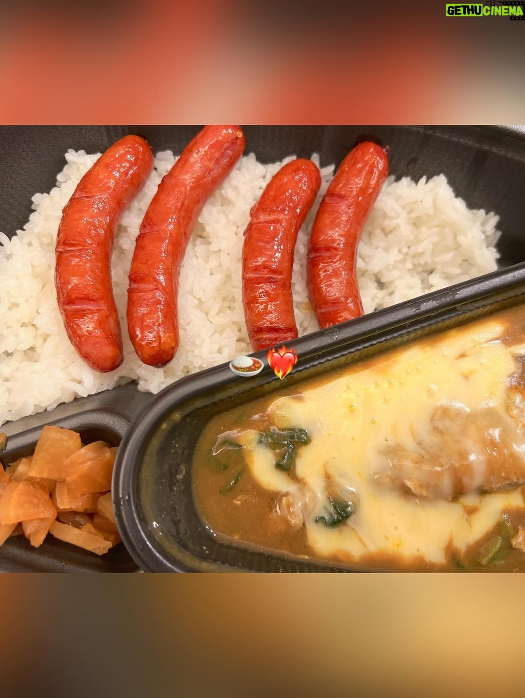 Riho Iida - 8.8K Likes - 6.7月のいろいろ🌷🌧️

初めての抱っこ紐での外出🐿️
久々の外食に感動👏🏻🥲

晴天にお宮参り⛩️

七世ちゃん　杏奈と集合できた
👩🏻👧🏻👩🏻👶🏻👶🏻👩🏻👶🏻👶🏻
@nanaseiwai  @annadapon 

まなみにいただいたスタイでお出かけ🐧
@ikura_manami 

妹のお誕生日会に🎂

100日 お食い初め🐟🐟🌸

小坂井ちゃんが来てくれたり🧸
@yurie_kozakai0706 

かえでしゃんとオッドタクシーでお世話になった
スタッフさんにも会えたよ🧢🚕🥛
@kaede_yuasa 

CoCo壱番屋芸人みてすぐ影響されたり🍛

サンコイチで初めてお出かけ挑戦したり🌻
(涼しい顔して電車乗ってたけど、内心バクバク)

増し増し増しからの
注文してたピジョンカスタム哺乳瓶🍼🌿

イベントが沢山あった6.7月
準備は大変だったけど
当日迎えたらやって良かったー！
と思えた日々でした⸜🙌🏻⸝‍

#岩井七世
#杏奈
#伊倉愛美
#小坂井祐莉絵 
#湯浅かえで 

#双子 #双子育児