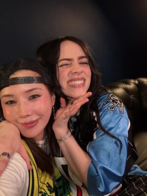 Riisa Naka Instagram - I love you so so soooooo much‼︎‼︎💙💙💙💙💙💙💙💙
 @billieeilish 
Tokyo’s waiting for ya, Billie!❤️❤️❤️❤️❤️