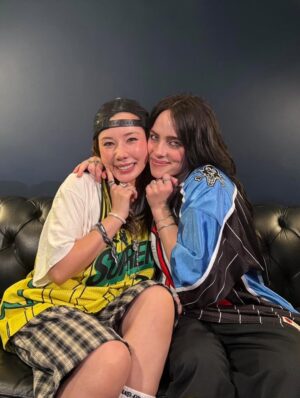 Riisa Naka Instagram - I love you so so soooooo much‼︎‼︎💙💙💙💙💙💙💙💙
 @billieeilish 
Tokyo’s waiting for ya, Billie!❤️❤️❤️❤️❤️