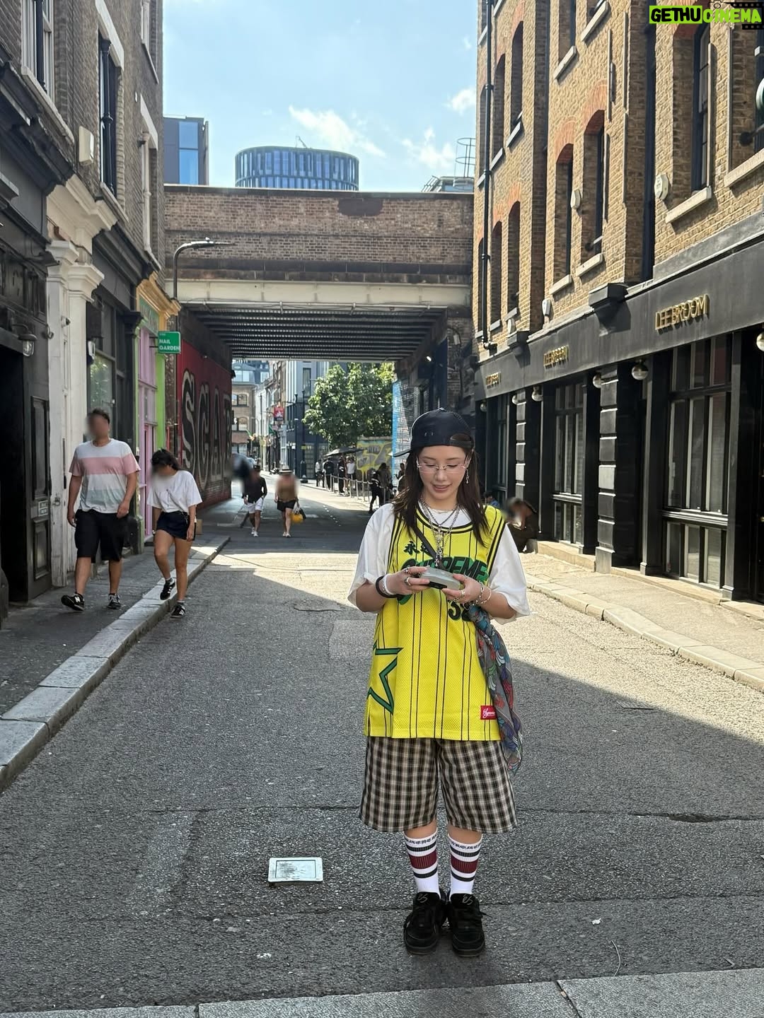 Riisa Naka - 271.7K Likes - I love you so so soooooo much‼︎‼︎💙💙💙💙💙💙💙💙
 @billieeilish 
Tokyo’s waiting for ya, Billie!❤️❤️❤️❤️❤️