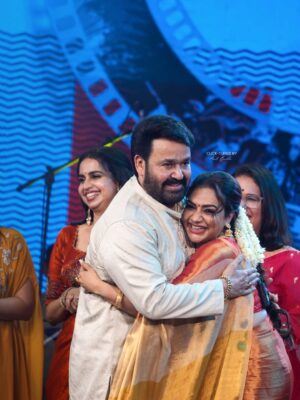 Rimi Tomy Instagram - Beautiful moments from yesterday’s grand show organised by the Government of Kerala to honour our legend @mohanlal at Trivandrum Central Stadium ❤️
Feeling blessed to have received a small but truly precious gift from him ✨
And so happy to catch up with my dear friends after a long time, along with our beloved singing icons @mgsreekumar & @sujathaofficial 🎶💖