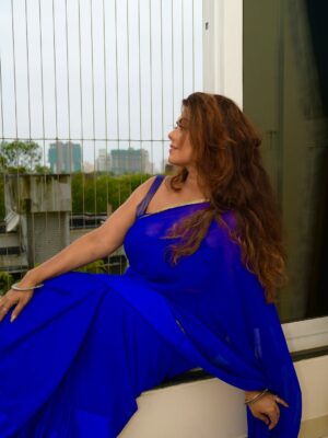 Rinku Ghosh Instagram - He said, âYou look breathtakingâ â blame it on the saree! đ Here again in blueđ..
#instamood #instagram #instagood #reelitfeelit #pictureoftheday