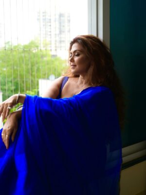 Rinku Ghosh Instagram - He said, âYou look breathtakingâ â blame it on the saree! đ Here again in blueđ..
#instamood #instagram #instagood #reelitfeelit #pictureoftheday