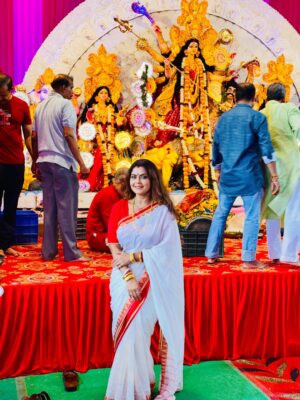 Rinku Ghosh Instagram - Dashami inspire you to fight all your struggles with courage and faith. Wishing you a season of joy, togetherness, and endless blessings
Subho Bijoya to you and your loved ones đ
#vijaydashami #durgapuja #instamood