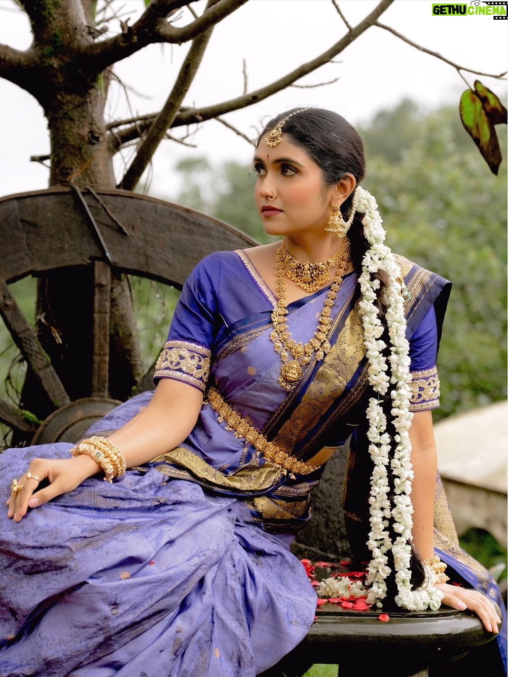 Rinku Rajguru - 291.1K Likes - सब नज़रों का खेल है🪷
 साहब,
 वो चुरा ना सके
 हम हटा न सके.🍂🌪️

Styled by @sheetal_suryawanshii 🫶
Outfit @pratha_sarees 
Blouse @mritaj_fashion_by_mrudula
Makeup by @mua_prachisabale
Hair by @makeupandhairby_siddhi_
Jewellery by @jizajewellerystudio 
captured by @gauravkumbharphotography_
Location @chavni.lohagad