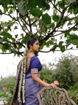 Rinku Rajguru Instagram - सब नज़रों का खेल है🪷
 साहब,
 वो चुरा ना सके
 हम हटा न सके.🍂🌪️

Styled by @sheetal_suryawanshii 🫶
Outfit @pratha_sarees 
Blouse @mritaj_fashion_by_mrudula
Makeup by @mua_prachisabale
Hair by @makeupandhairby_siddhi_
Jewellery by @jizajewellerystudio 
captured by @gauravkumbharphotography_
Location @chavni.lohagad