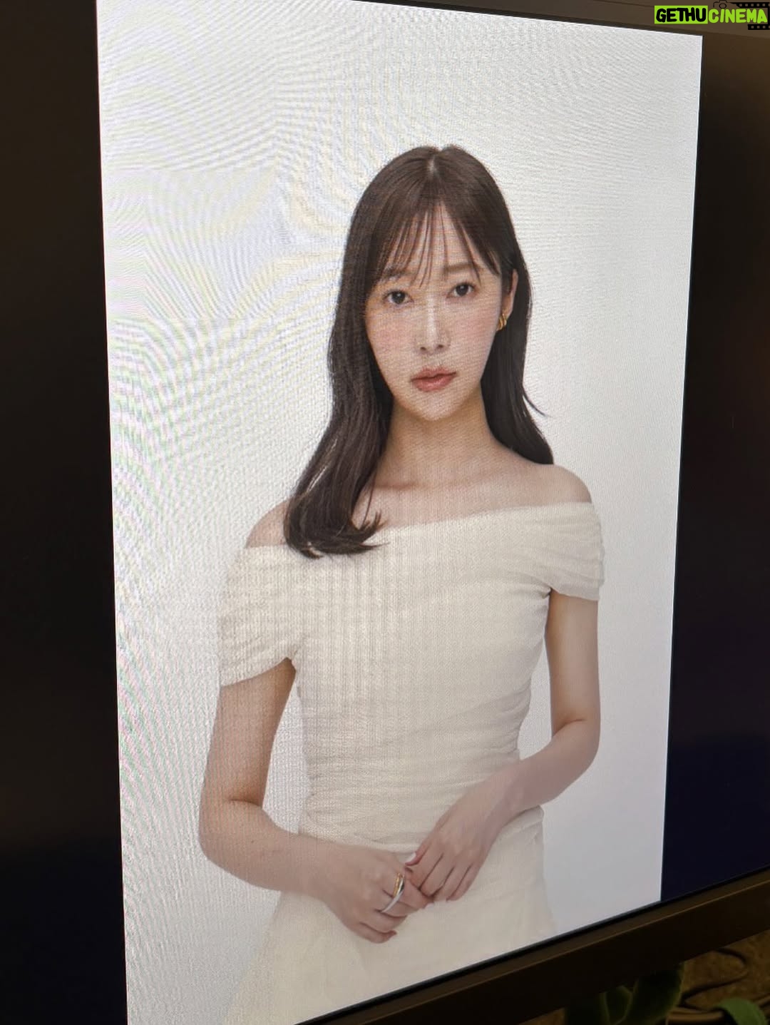 Rino Sashihara - 95.9K Likes - ⭐️
AKB48の20周年記念シングルに参加させていただくことになりました！（情報解禁から随分と時間が経って今更の報告）

お声がけいただいてから、記念すべきシングルに参加してもいいものなのだろうかと毎日すごく悩んで、先輩に背中を押していただき（小嶋ネキ〜！）今日に至ります。

綺麗事のように聞こえてしまうと悔しいのですが…今の自分がいるのは、秋元さん、偉大なる先輩の皆さん、そして"あの頃"曲を聴いてくださっていたファンの皆さんのおかげです。そして今の自分がまたこうやって音楽に参加できるのは今でも頑張る現役メンバーや、繋いできた後輩のおかげです。今のAKBを知ってもらうきっかけに少しでも貢献できるように、デビューから今日に至るまでの全ての感謝の気持ちを込めて精一杯届けたいと思います。☺️

そしてそんな記念すべきシングルのタイトルは「Oh my pumpkin!」秋元さんに楽曲を書いていただける喜びを感じながら、楽しみたいと思います！

参加する前田さん、たかみな、小嶋さんとのリハやバラエティ収録もあったり…私は皆さんより早くあの頃を思い出してます😂やっぱりメンバーといるのは楽しいです☺️お楽しみに〜。

1.私
2.初回限定版のジャケ
3.私
4.前田さんのバースデーケーキ！（たかみな制作（愛強め））

海外メンバーも現役メンバーも卒業メンバーも全員集合のジャケ写載せたかったのに横長すぎてインスタビギナーの私には載せられなかった😭😭公式から見てください😭🙇‍♂️

I’m going to join the AKB48 20th anniversary project! I’m hoping to meet the members working abroad🥰🥰 And… I’m coming to see you all too! 🥰🥰