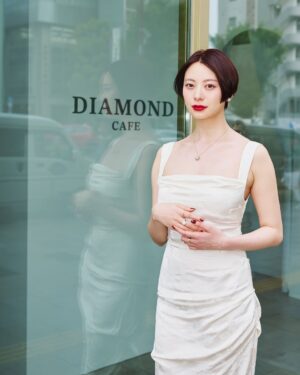 Rio Yamashita Instagram - LAZARE DIAMOND 💍

世界三大カッターズブランド
NY発ラザールダイヤモンド、初のプロデュースカフェが5月23日より表参道に期間限定でオープン💫
私もお邪魔させていただきました。

カフェでは、美味しいスイーツをいただきながら、自分にぴったりのジュエリーを見つけられる体験もできます☺️
是非、ご予約の上、お友達や大切な人方と行ってみてください。

ーーー
2025年5月23日（金）～6月1日（日）
12:00-19:00※最終入場18:30
LAZARE DIAMOND 公式LINEアカウントへのご登録
※予約優先、特典あり
ZeroBase 表参道東京都港区北青山3-5-22
ーーー
@lazarediamond_boutique 
#ラザールダイヤモンド
#lazarediamond
#ダイヤモンドカフェ
#DIAMONDCAFE
#PR

♡♡♡♡♡
💄hair&make 
@ryohairmake 
👗stylist
@masakoogura