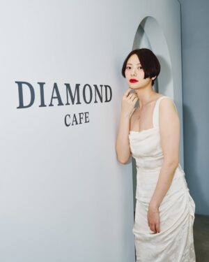 Rio Yamashita Instagram - LAZARE DIAMOND 💍

世界三大カッターズブランド
NY発ラザールダイヤモンド、初のプロデュースカフェが5月23日より表参道に期間限定でオープン💫
私もお邪魔させていただきました。

カフェでは、美味しいスイーツをいただきながら、自分にぴったりのジュエリーを見つけられる体験もできます☺️
是非、ご予約の上、お友達や大切な人方と行ってみてください。

ーーー
2025年5月23日（金）～6月1日（日）
12:00-19:00※最終入場18:30
LAZARE DIAMOND 公式LINEアカウントへのご登録
※予約優先、特典あり
ZeroBase 表参道東京都港区北青山3-5-22
ーーー
@lazarediamond_boutique 
#ラザールダイヤモンド
#lazarediamond
#ダイヤモンドカフェ
#DIAMONDCAFE
#PR

♡♡♡♡♡
💄hair&make 
@ryohairmake 
👗stylist
@masakoogura