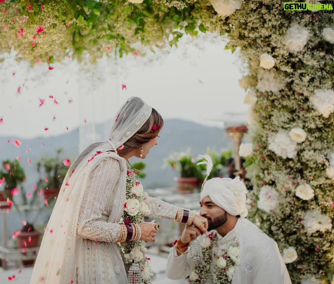 Ritika Bhandari - 21.8K Likes - Just married !
.
.
 📸 @lightstrokesphotography