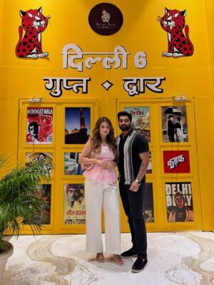 Ritika Bhandari Instagram - Delhi 6 vibes with @sevenseashotel
Top @litthreads.co