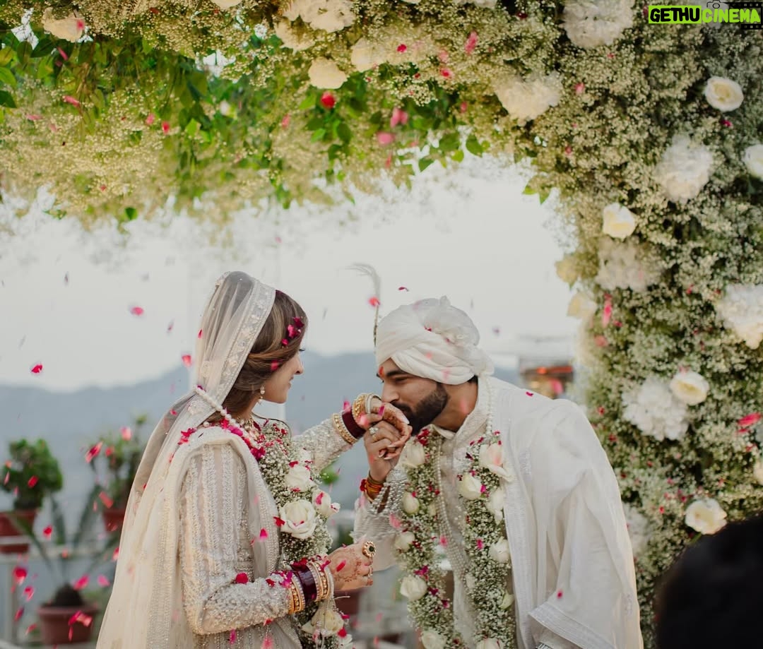 Ritika Bhandari - 21.8K Likes - Just married !
.
.
 📸 @lightstrokesphotography