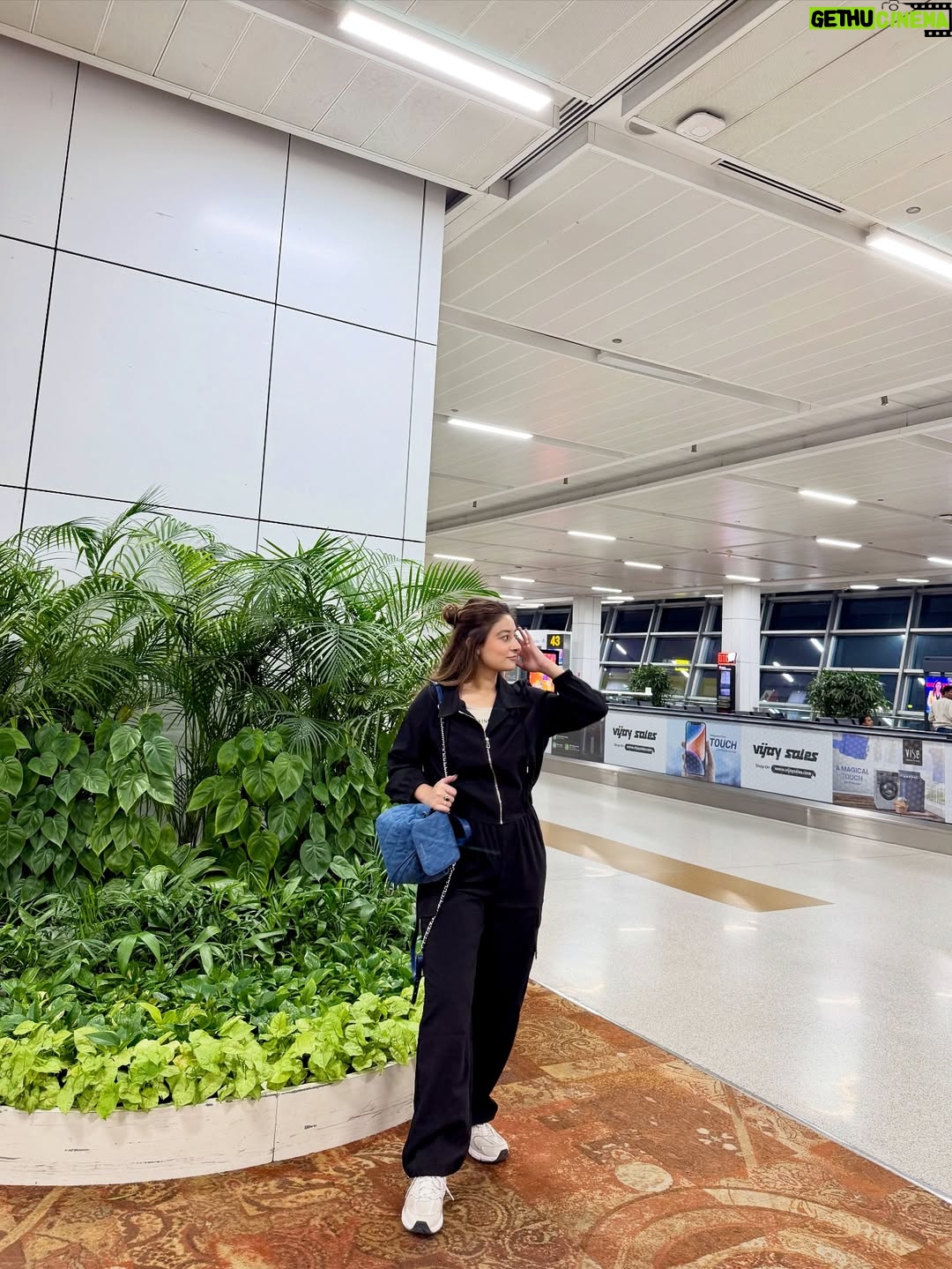 Ritika Bhandari - 1.1K Likes - Airport ootd @stylepopclothing