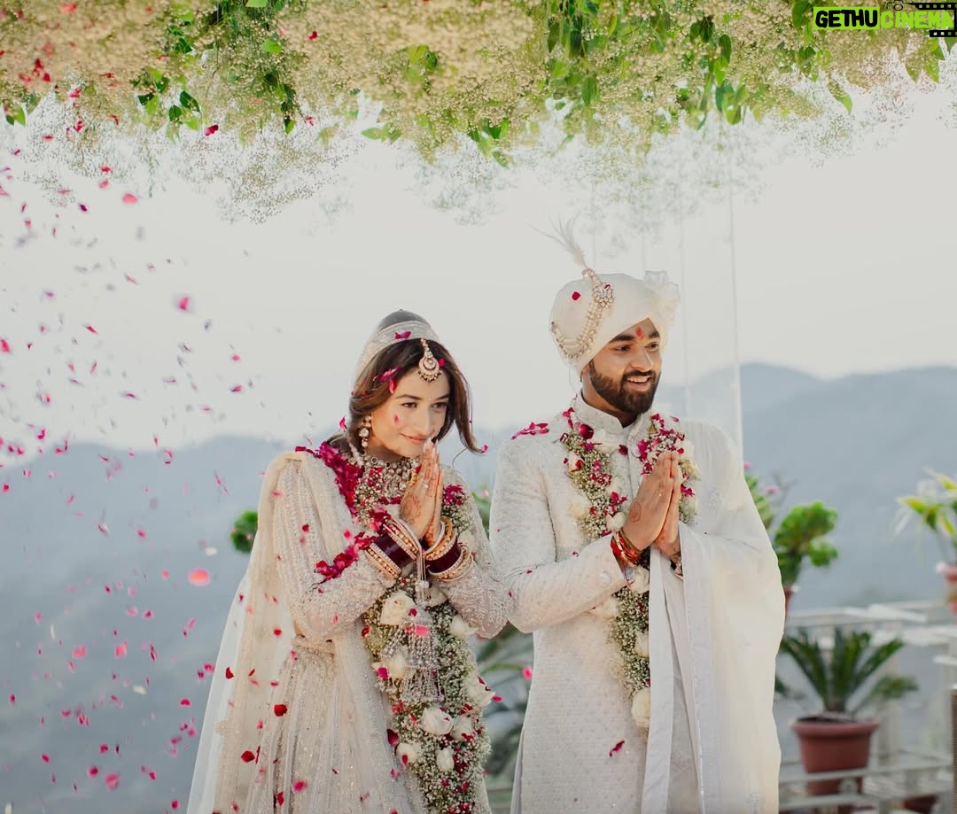 Ritika Bhandari - 21.8K Likes - Just married !
.
.
 📸 @lightstrokesphotography