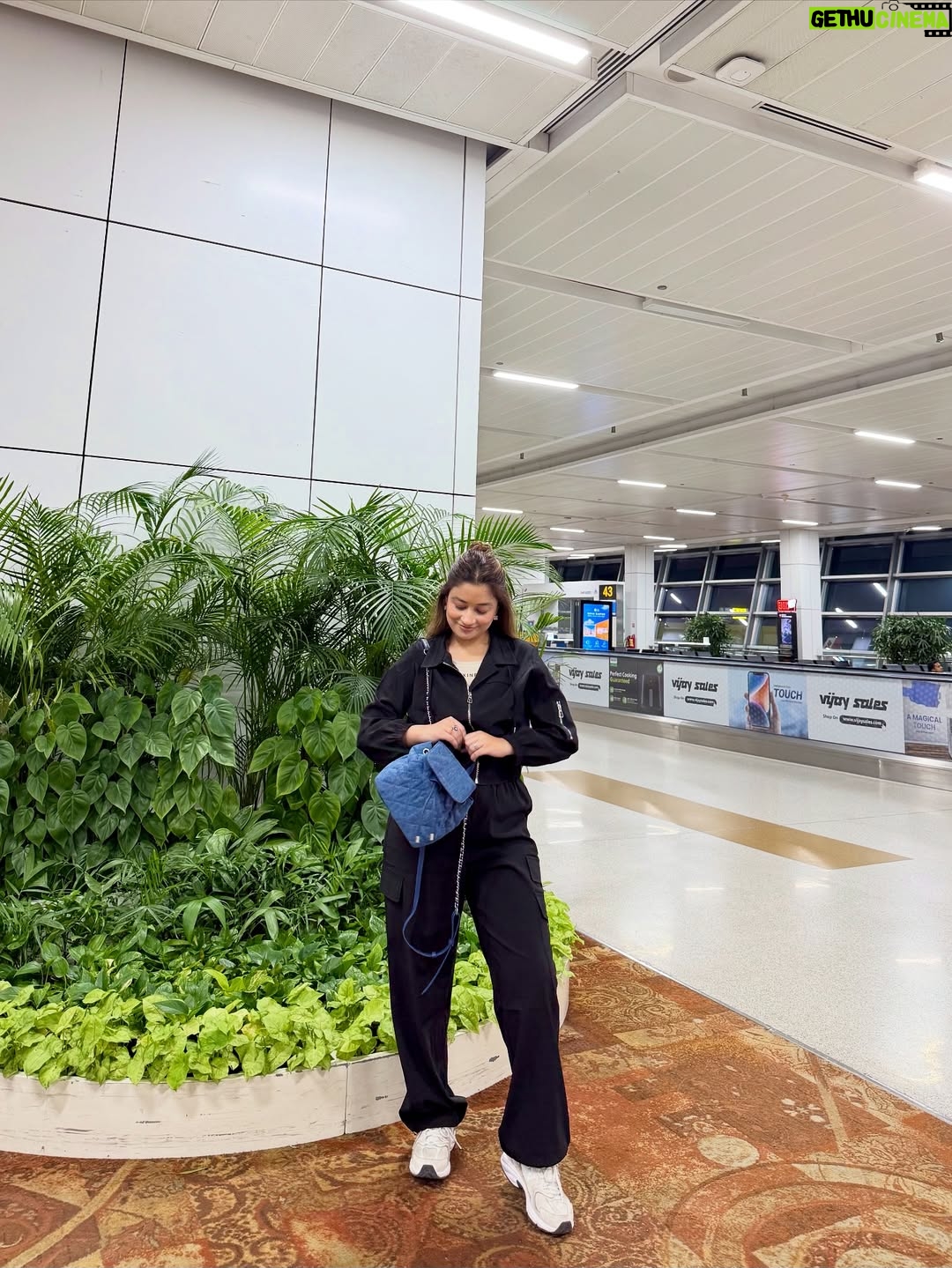 Ritika Bhandari - 1.1K Likes - Airport ootd @stylepopclothing