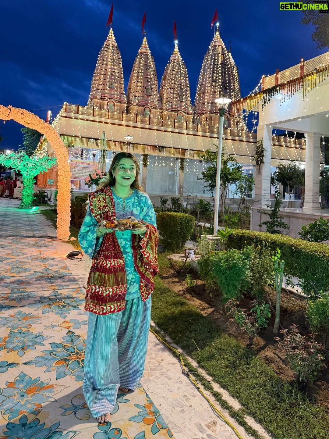 Ritika Bhandari - 1.6K Likes - Annual tradition with him here
4am 📸
