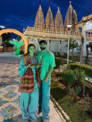 Ritika Bhandari Instagram - Annual tradition with him here
4am 📸