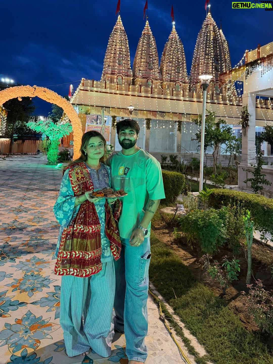 Ritika Bhandari - 1.6K Likes - Annual tradition with him here
4am 📸