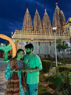 Ritika Bhandari Instagram - Annual tradition with him here
4am 📸