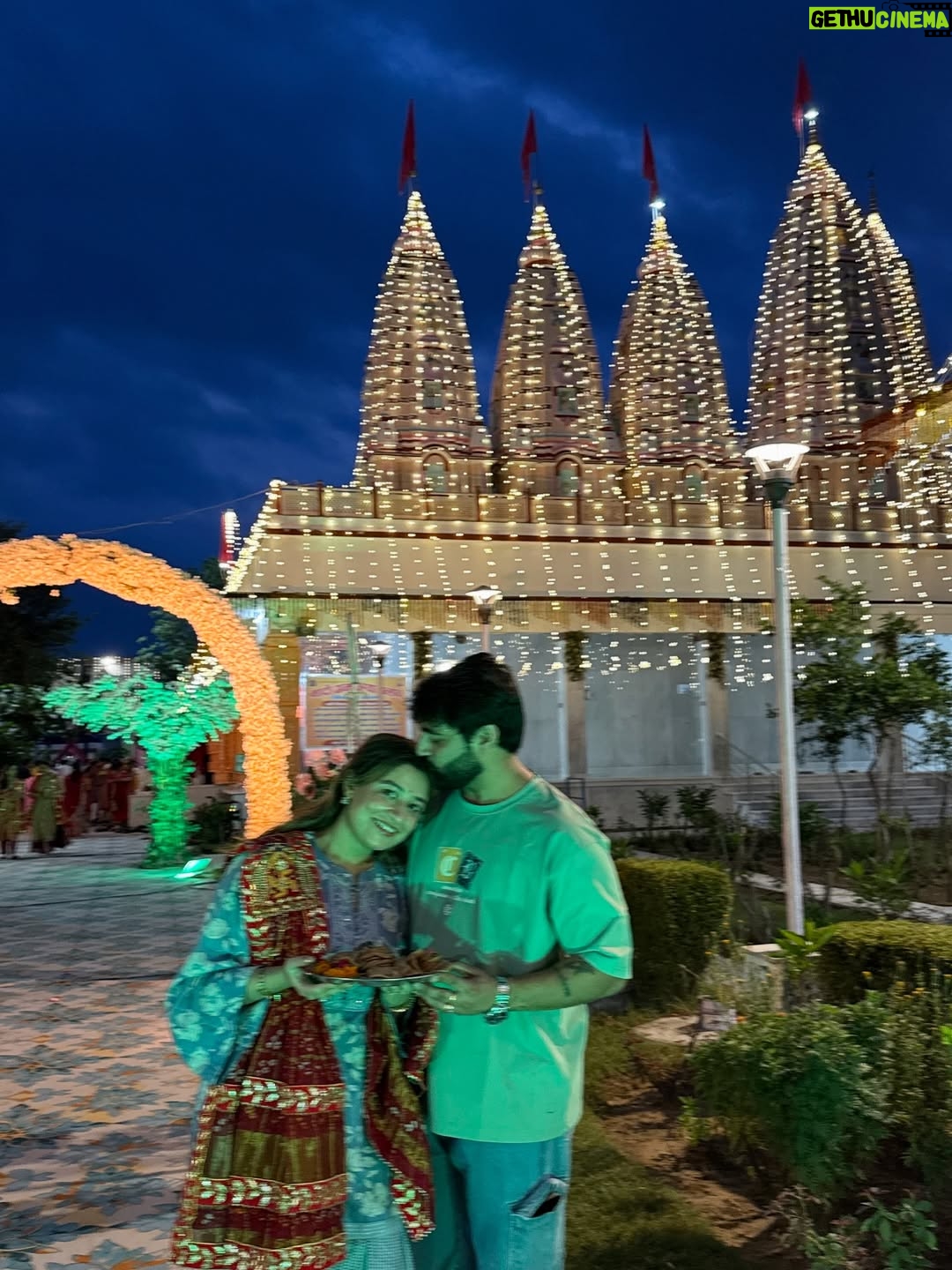 Ritika Bhandari - 1.6K Likes - Annual tradition with him here
4am 📸