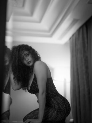 Ritika Singh Instagram - 🖤

Shot by @anitakamaraj 
Makeup @snehamnj
Hair @hair_by_naemat
Styled by @shahlalaihah